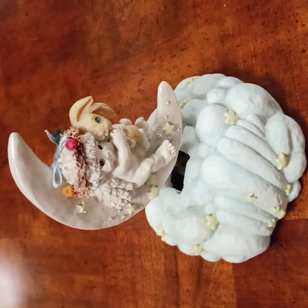 Vintage 90s collectible cherub angel figurine, good condition but no music box